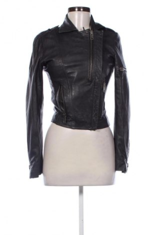 Дамско кожено яке Gestuz, Размер XS, Цвят Сив, Цена 247,00 лв.