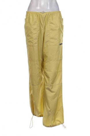 Дамско спортно долнище In Wear, Размер M, Цвят Жълт, Цена 40,89 лв.