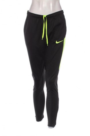 Pantaloni trening de femei Nike, Mărime M, Culoare Negru, Preț 158,16 Lei