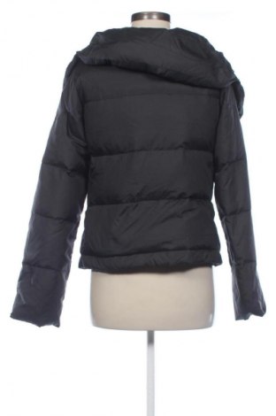 Γυναικείο μπουφάν Guess, Μέγεθος M, Χρώμα Μαύρο, Τιμή 78,84 €