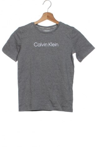 Детска тениска Calvin Klein, Размер 8-9y/ 134-140 см, Цвят Сив, Цена 46,99 лв.