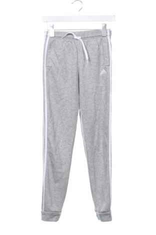 Детско спортно долнище Adidas, Размер 11-12y/ 152-158 см, Цвят Сив, Цена 34,99 лв.