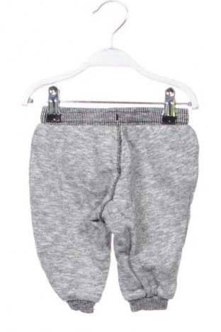 Detské tepláky H&M, Veľkosť 6-9m/ 68-74 cm, Farba Sivá, Cena  23,16 €