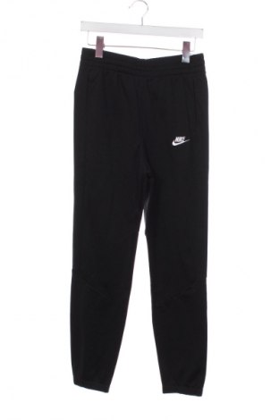 Детско спортно долнище Nike, Размер 12-13y/ 158-164 см, Цвят Черен, Цена 77,14 лв.