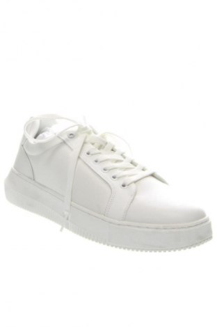 Férfi cipők
 Calvin Klein Jeans, Méret 45, Szín Fehér, Ár 55 499 Ft