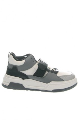 Férfi cipők
 Sinsay, Méret 40, Szín Fehér, Ár 6 889 Ft