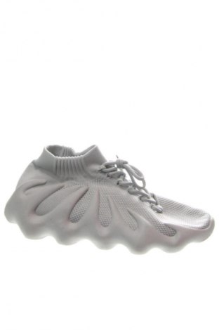 Încălțăminte bărbătească Adidas YEEZY, Mărime 44, Culoare Gri, Preț 975,00 Lei