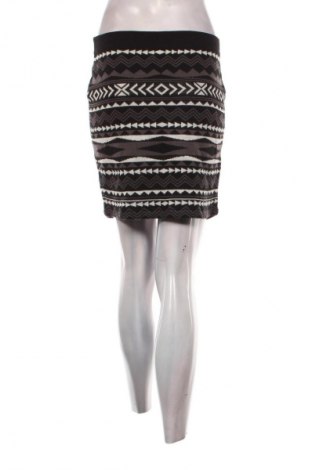 Пола Amisu, Размер M, Цвят Многоцветен, Цена 8,99 лв.