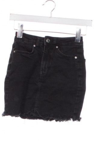 Пола Bershka, Размер XXS, Цвят Черен, Цена 19,99 лв.