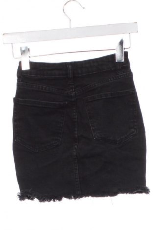 Пола Bershka, Размер XXS, Цвят Черен, Цена 19,99 лв.