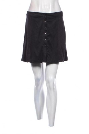 Пола Bershka, Размер S, Цвят Черен, Цена 19,55 лв.