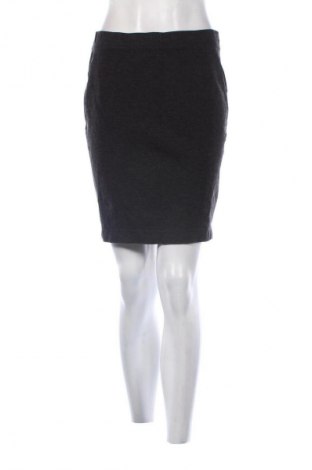 Пола Daphne, Размер M, Цвят Черен, Цена 41,00 лв.