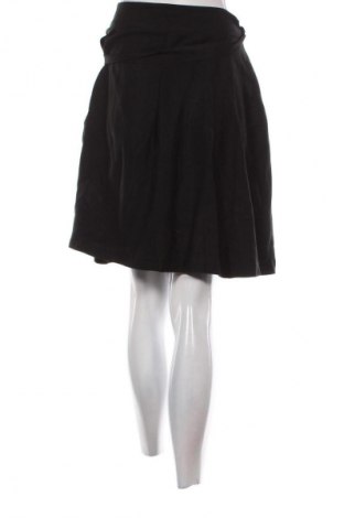 Пола Dika, Размер S, Цвят Черен, Цена 50,29 лв.