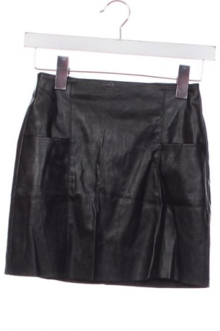 Пола Pull&Bear, Размер XS, Цвят Черен, Цена 19,00 лв.