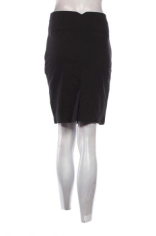 Пола Reserved, Размер S, Цвят Черен, Цена 19,00 лв.