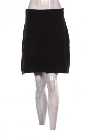 Пола Tahari, Размер M, Цвят Черен, Цена 31,99 лв.