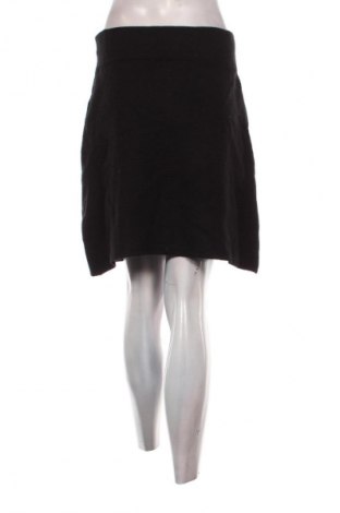 Пола Tahari, Размер M, Цвят Черен, Цена 31,99 лв.