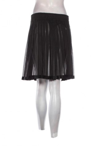 Пола Unbranded, Размер M, Цвят Черен, Цена 19,00 лв.