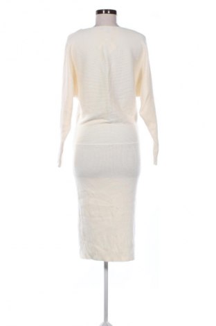 Рокля Banana Republic, Размер M, Цвят Екрю, Цена 58,99 лв.