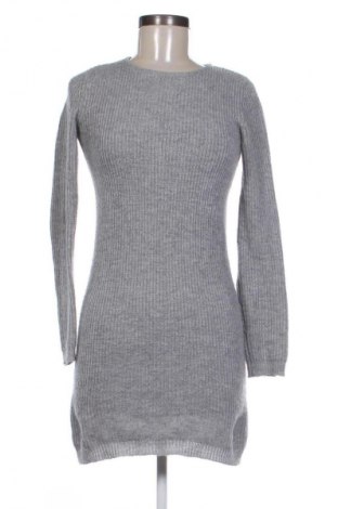 Рокля Bershka, Размер S, Цвят Сив, Цена 29,00 лв.