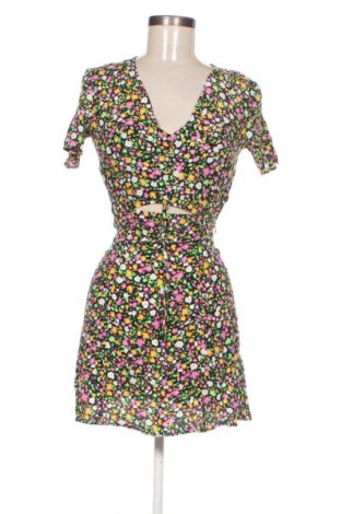 Рокля Bershka, Размер XS, Цвят Многоцветен, Цена 46,00 лв.