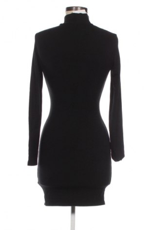 Šaty  Bershka, Veľkosť M, Farba Čierna, Cena  14,83 €