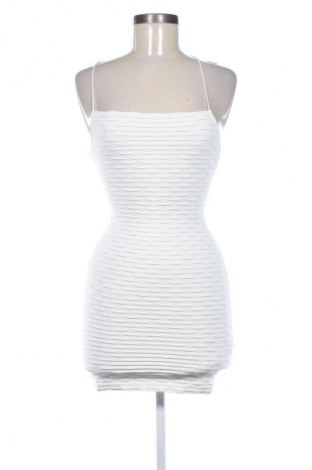 Kleid Bershka, Größe XS, Farbe Weiß, Preis 9,99 €