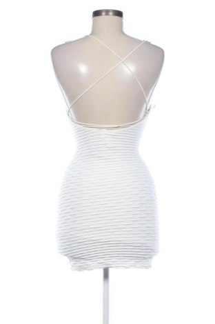 Kleid Bershka, Größe XS, Farbe Weiß, Preis 9,99 €