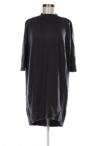 Рокля COS, Размер L, Цвят Сив, Цена 84,99 лв.