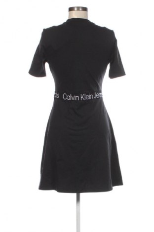 Рокля Calvin Klein Jeans, Размер M, Цвят Черен, Цена 157,99 лв.