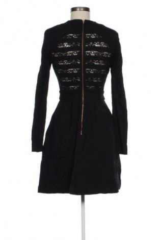Sukienka Cue, Rozmiar M, Kolor Czarny, Cena 185,99 zł