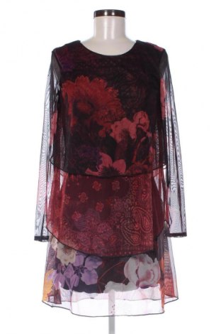 Рокля Desigual, Размер M, Цвят Многоцветен, Цена 82,00 лв.