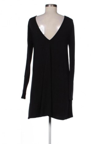 Рокля Gina Tricot, Размер M, Цвят Черен, Цена 27,00 лв.