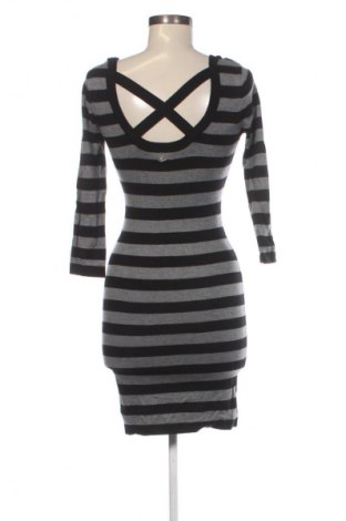 Рокля Guess, Размер S, Цвят Многоцветен, Цена 30,99 лв.