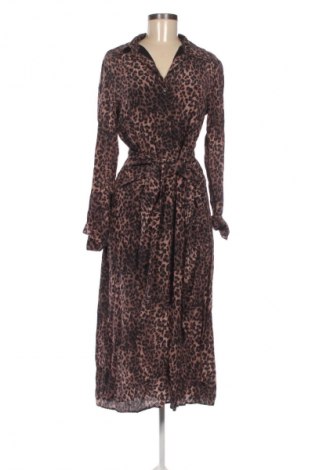 Рокля Guess, Размер S, Цвят Многоцветен, Цена 112,99 лв.