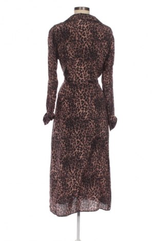 Рокля Guess, Размер S, Цвят Многоцветен, Цена 112,99 лв.