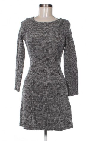 Рокля H&M, Размер XS, Цвят Многоцветен, Цена 15,99 лв.