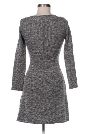 Рокля H&M, Размер XS, Цвят Многоцветен, Цена 15,99 лв.