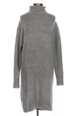 Рокля H&M, Размер S, Цвят Сив, Цена 24,99 лв.