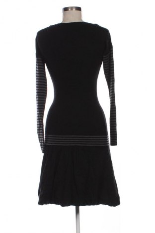 Рокля Karen Millen, Размер XS, Цвят Черен, Цена 82,99 лв.