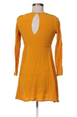 Рокля Mango, Размер M, Цвят Жълт, Цена 34,00 лв.