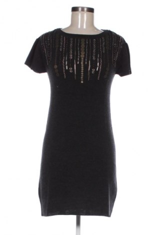 Рокля Mango, Размер S, Цвят Сив, Цена 22,99 лв.