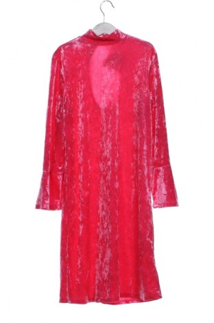 Рокля Monki, Размер XS, Цвят Розов, Цена 45,60 лв.