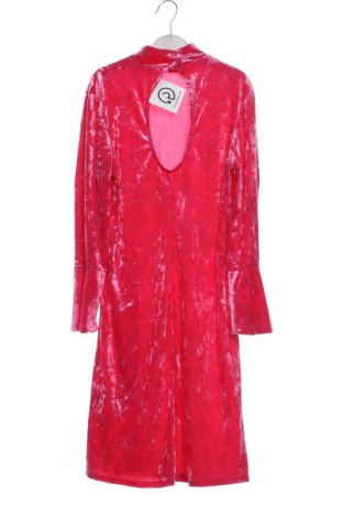 Рокля Monki, Размер XS, Цвят Розов, Цена 45,60 лв.