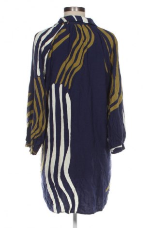 Рокля Parfois, Размер M, Цвят Многоцветен, Цена 31,99 лв.