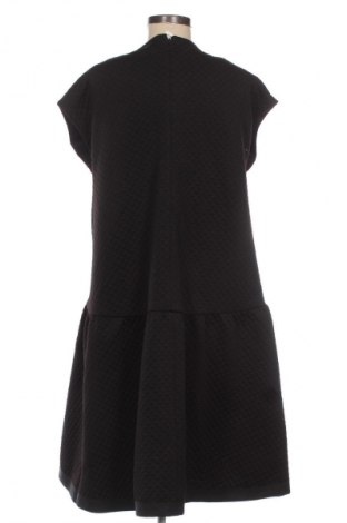 Ruha Pieszak, Méret M, Szín Fekete, Ár 26 000 Ft