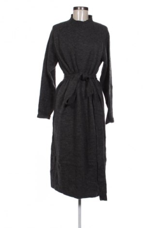 Kleid Preview, Größe L, Farbe Grau, Preis 19,99 €