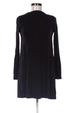 Рокля Pull&Bear, Размер S, Цвят Черен, Цена 19,99 лв.