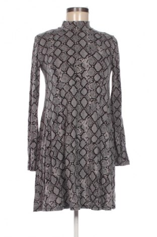 Рокля Pull&Bear, Размер M, Цвят Многоцветен, Цена 28,88 лв.