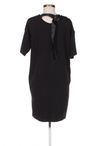 Рокля Reserved, Размер XS, Цвят Черен, Цена 29,00 лв.